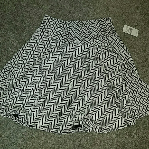 NWT black and white skater skirt
