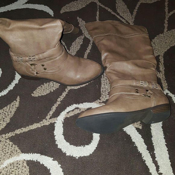 Cowboy style boots - Picture 1 of 2