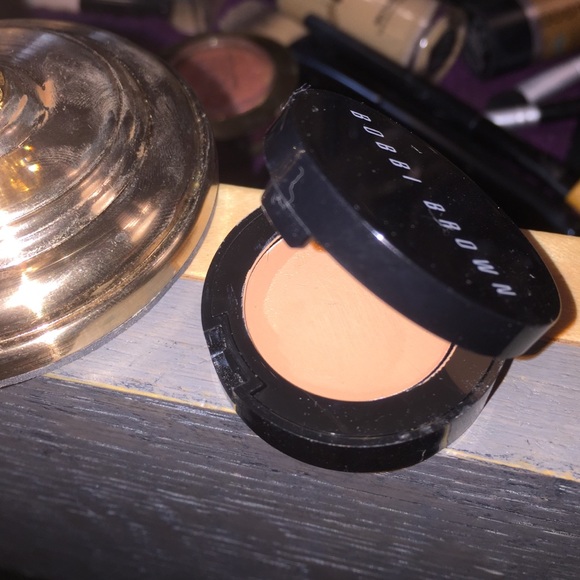 Bobbi brown corrector in dark bisque