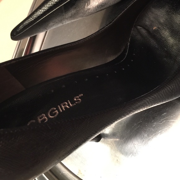 BCBGIRLS BLACK HEELS WITH SILVER HEEL - Picture 4 of 4