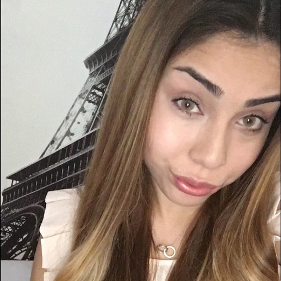 Meet your Posher, Maira