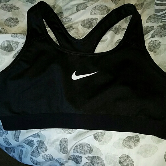 Like new!! Black nike sports bra