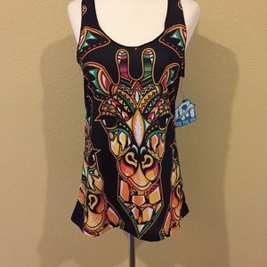 Adorable giraffe print tank!