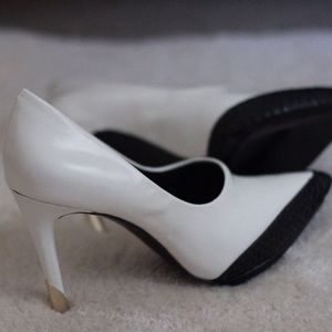 Rachel Roy white patent leather pump