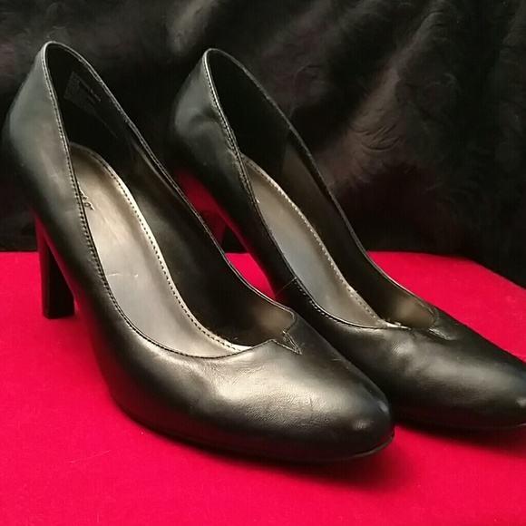 Black Apt. 9 pumps - Picture 2 of 4