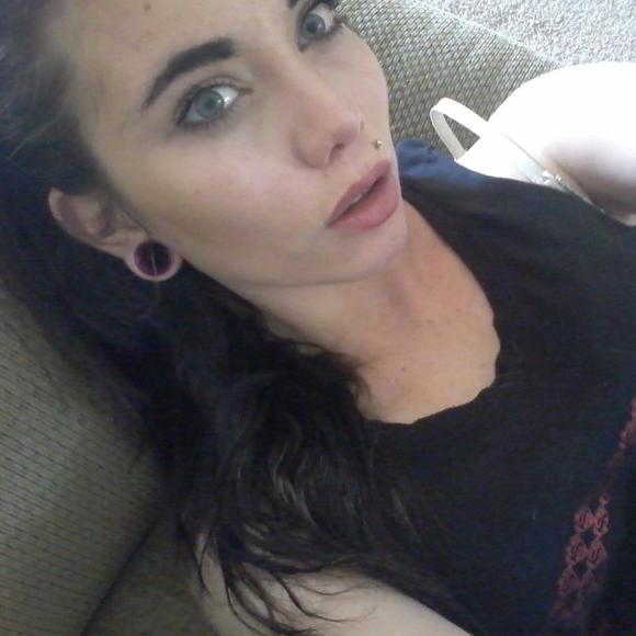 Meet your Posher, Devyn