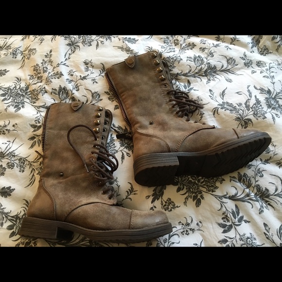 Tan Combat Boots Size 6.5