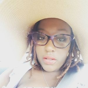 Meet your Posher, Alicia