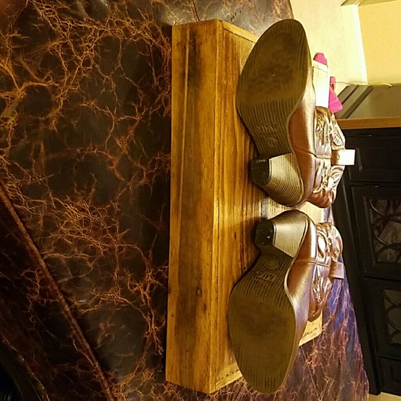 Boots - Picture 4 of 4