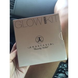 ANASTASIA Glow Kit