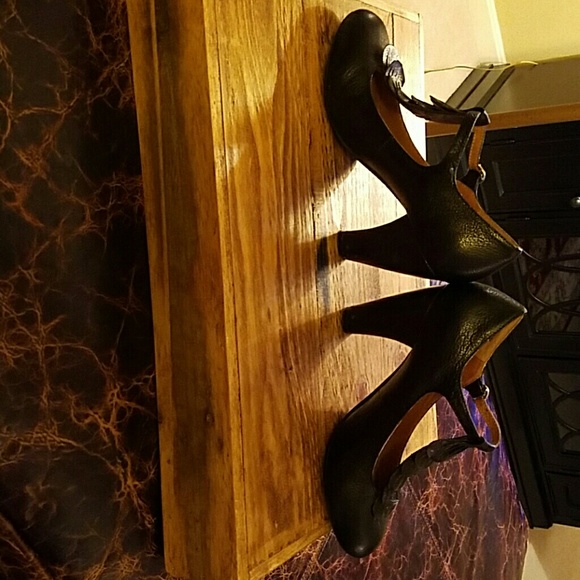 Shoes - Picture 2 of 4