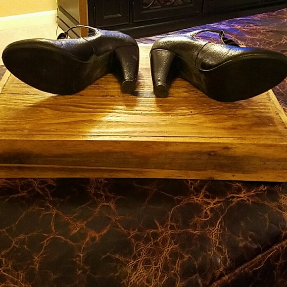 Shoes - Picture 3 of 4