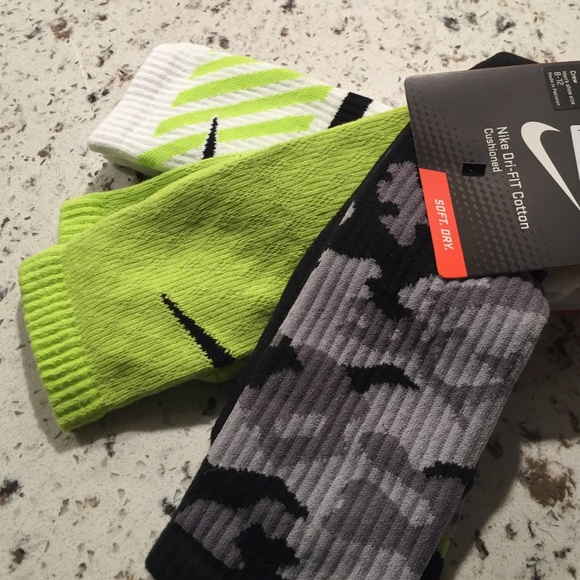 Nike Crew Socks 3 pairs in a pack. - Picture 3 of 4