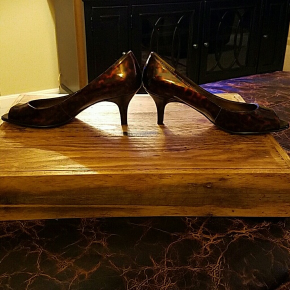 Shoes - Picture 2 of 4