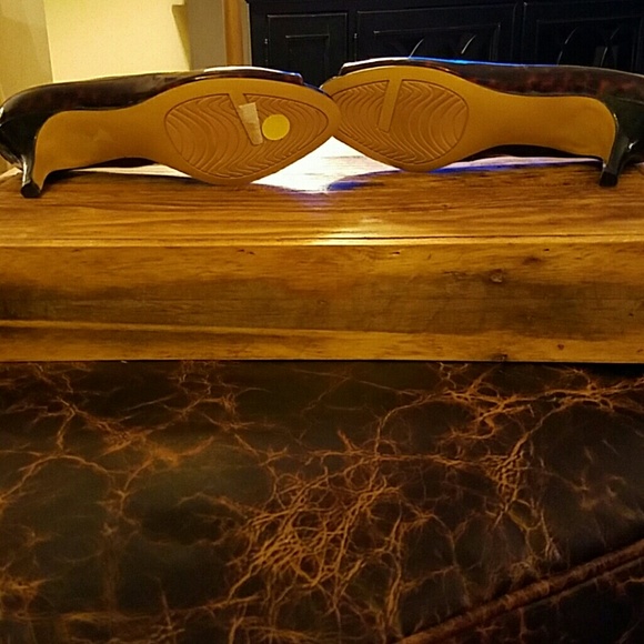 Shoes - Picture 4 of 4