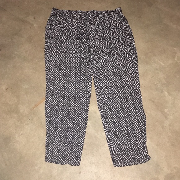 White and Black printed pants. Size 22/24W