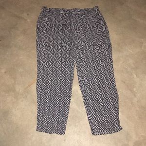 White and Black printed pants. Size 22/24W