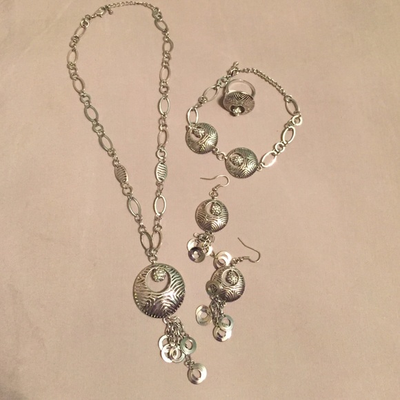 New silver jewelry set!!