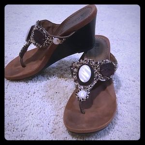 White mountain wedge