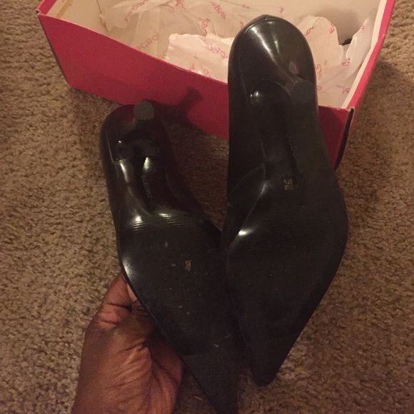 bcbgirls black pump
