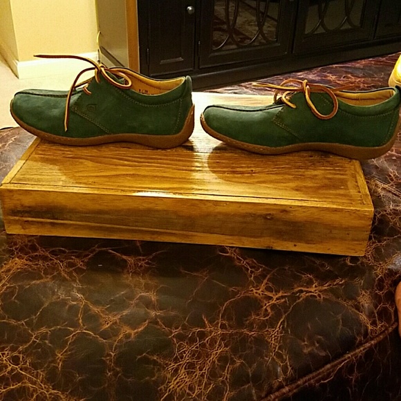 Shoes - Picture 3 of 4