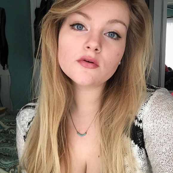 Meet your Posher, Taylor - Picture 1 of 1