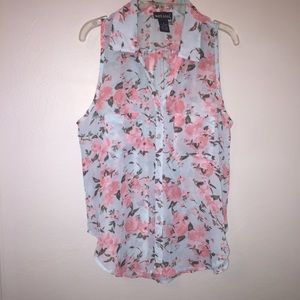 Sleeveless Floral Button Up Blouse🌸