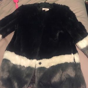 FO FUR COAT PIC IS OF SIZE SMALL