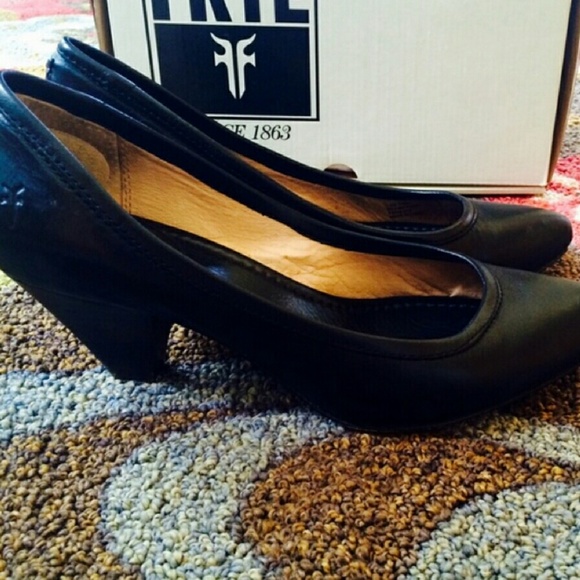 Frye "regina" pumps