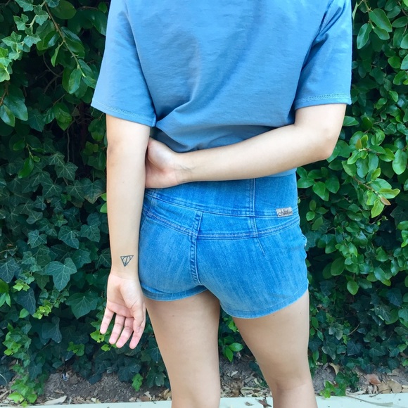 Vintage-esque High Wasties 😋 - Picture 3 of 3