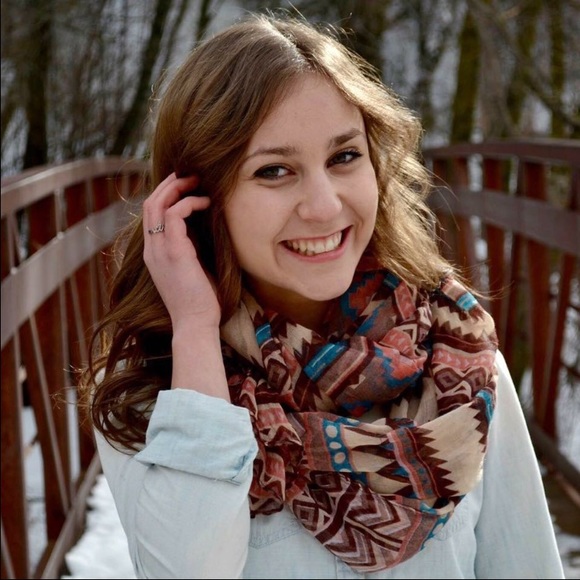 Meet your Posher, Bekah - Picture 1 of 1