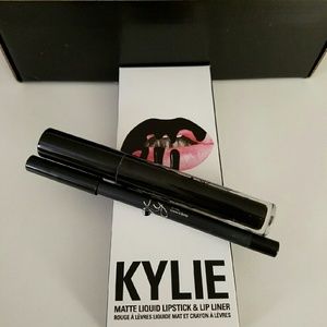 Kylie lipkit in DEAD OF KNIGHT! 💋