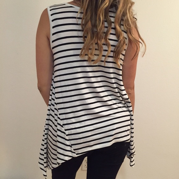 Striped Sleeveless Trapeze Tunic - Picture 3 of 4