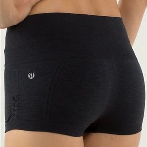 Almost New Yoga Lululemon shorts.