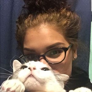 Meet your Posher, Alexis