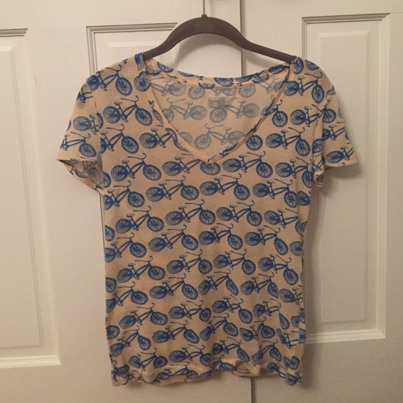 Printed v-neck t-shirt