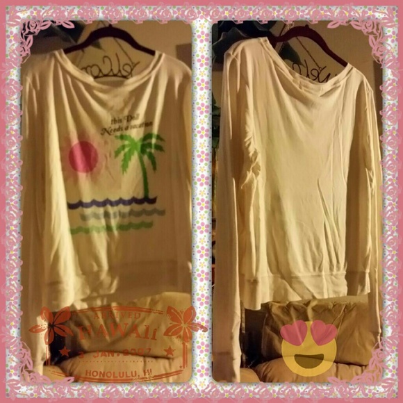 Wildfox "This Doll Needs A Vacation" Pullover - Picture 2 of 3