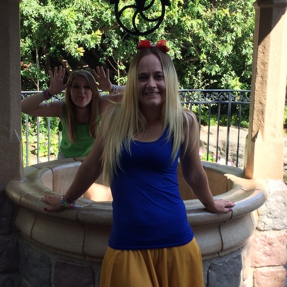 Meet your Posher, Laura - Picture 1 of 1