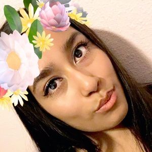 Meet your Posher, Daniela