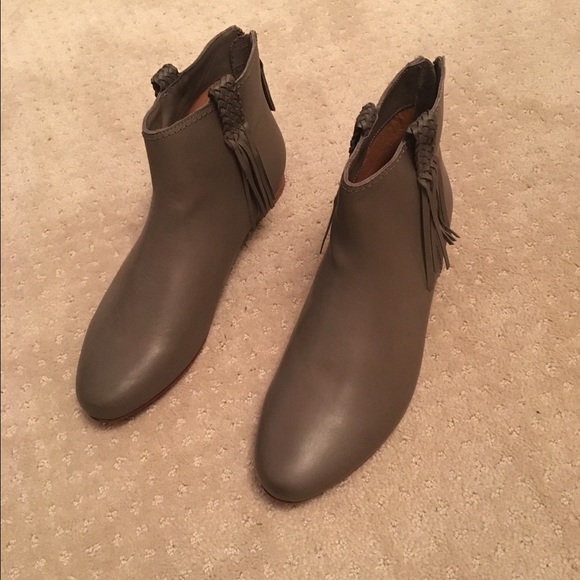 New Joie Genesis Fringe Bootie Size 37 / 7