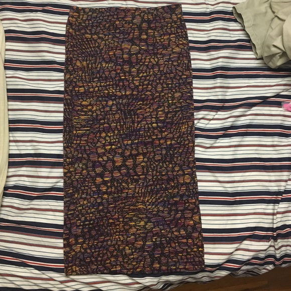 Pattern fitted skirt - Picture 1 of 2