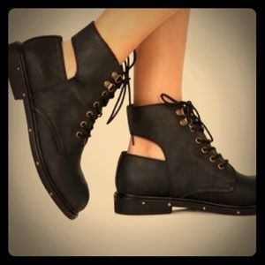 Cutout boots