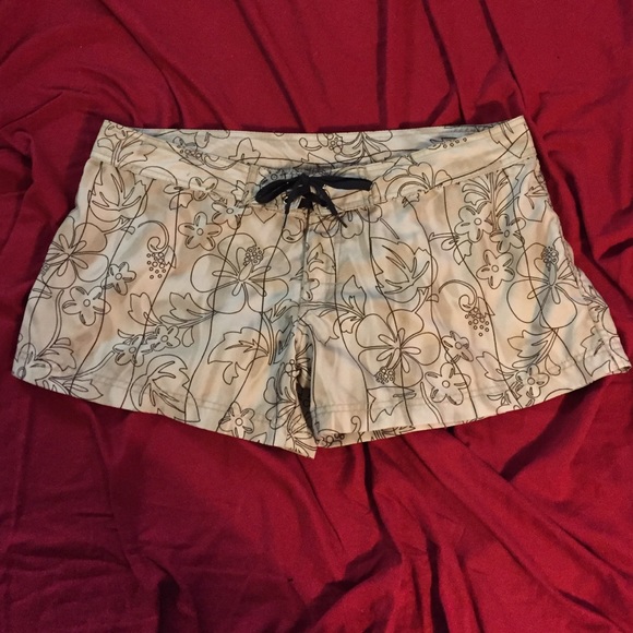 NWOT.... Cire short board shorts