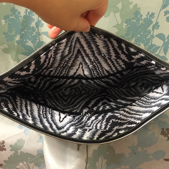 Brand New w/o tag Le Sport Sac Clutch - Picture 3 of 4