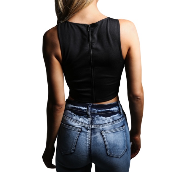 Black & White Crop Top - Picture 2 of 4