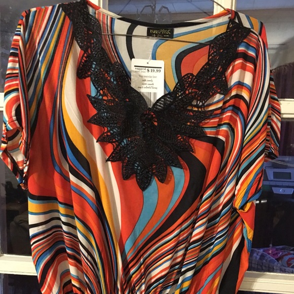 Pretty Summer Blouse - Picture 2 of 3