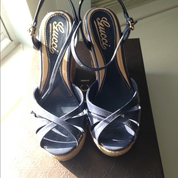 Gucci sandals size 36.5 like new