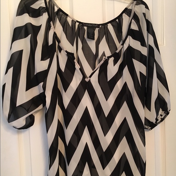 Flirty Sheer Chevron Blouse - Picture 2 of 3