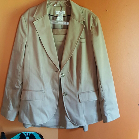 Casual skirt suit