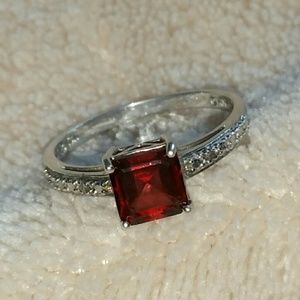 10k white gold garnet ring